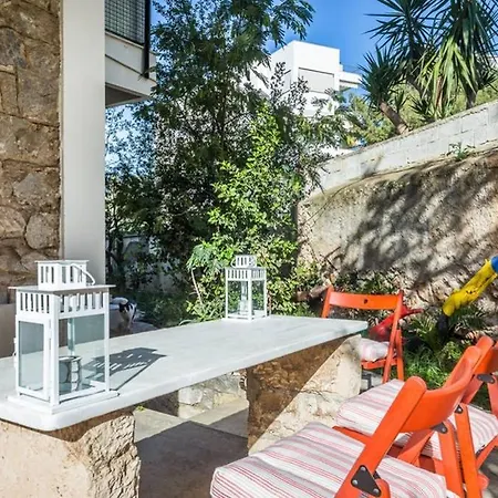 Sunny With 2 Bedrooms And Garden