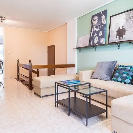 Sunny With 2 Bedrooms And Garden Apartment *