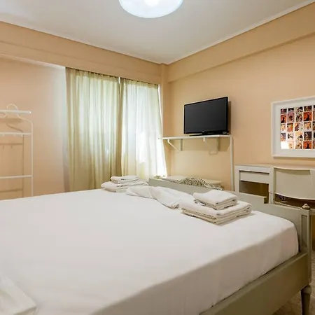 Sunny With 2 Bedrooms And Garden Apartment