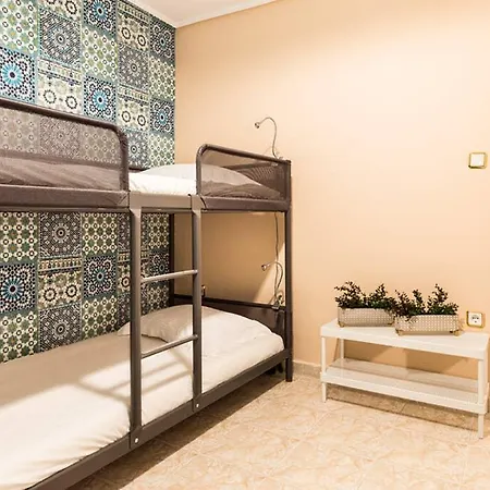 Sunny With 2 Bedrooms And Garden Apartment *