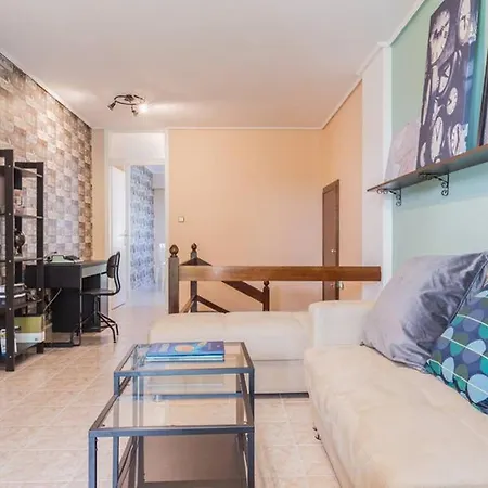 Sunny With 2 Bedrooms And Garden Apartment
