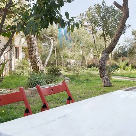 Sunny With 2 Bedrooms And Garden *
