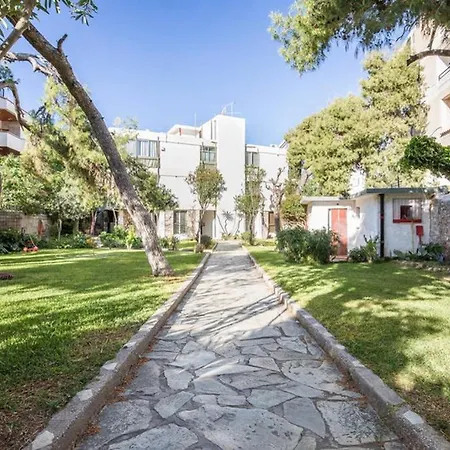 Sunny With 2 Bedrooms And Garden *