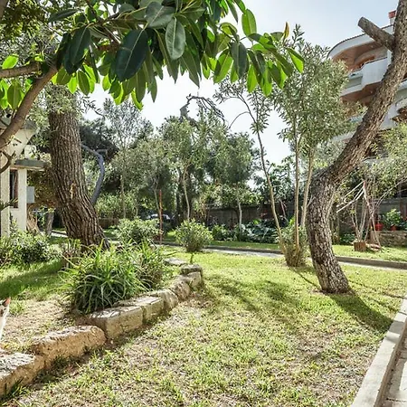 Sunny With 2 Bedrooms And Garden