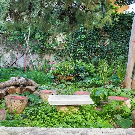 Sunny With 2 Bedrooms And Garden Apartment *
